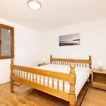 1 Bedroom Cozy In
